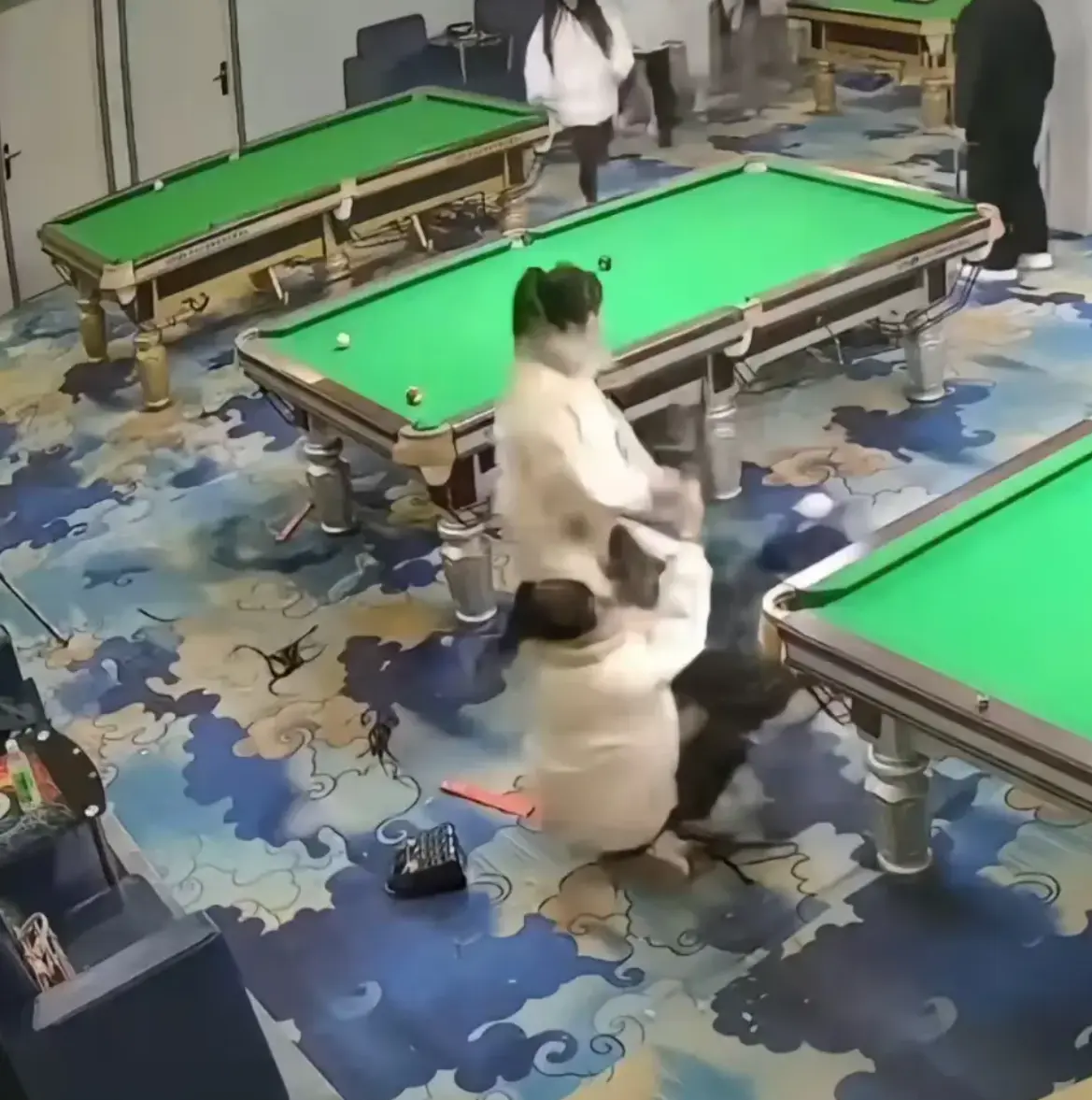 《台球厅双刀姐妹事件》-资源截图